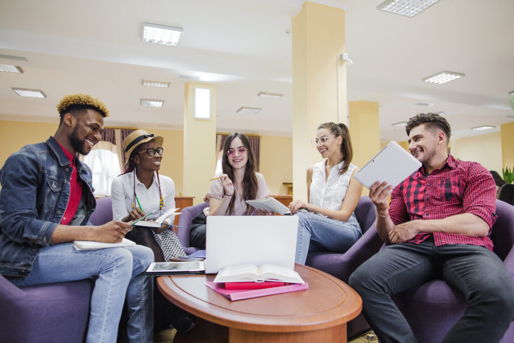 La Licence (Undergraduate Degree) au Royaume-Uni : Votre Porte d’Entrée vers une Carrière Internationale