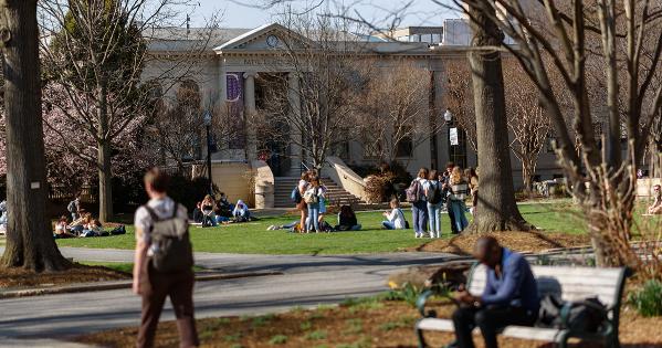 Bourses et Réductions des Universités 2026 : Comment Réduire le Coût de vos Études (Royaume-Uni, USA, Irlande)